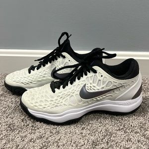 Nike Zoom Tennis Sneaker